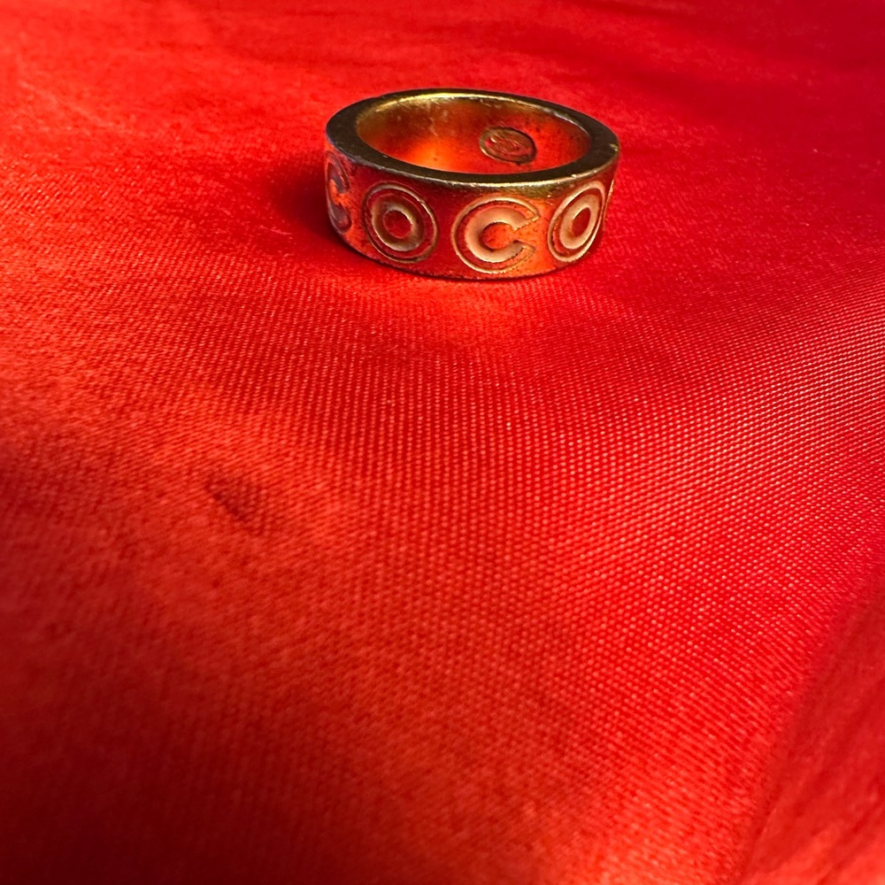 WOW POSHMARK - Authentic Chanel Golden Sparkle Supermodel CC Logo Ring - Picture 14 of 16